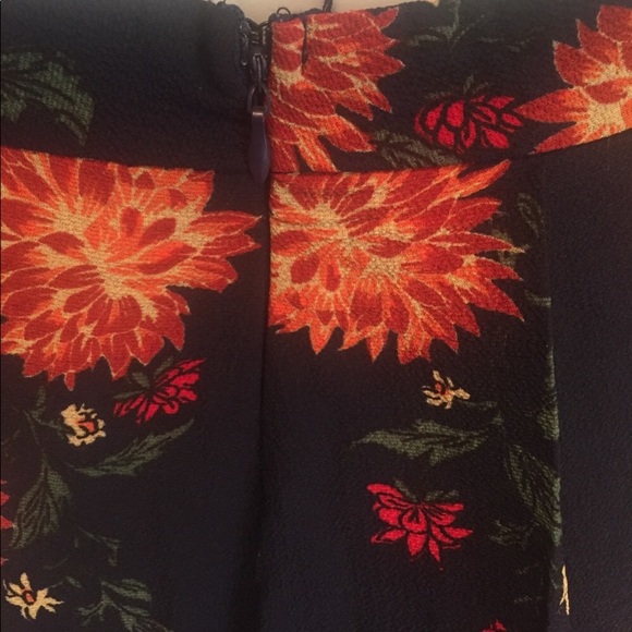 SALE
 L'atiste Amy Dressy Floral Pattern ShortsA35 - Picture 5 of 7